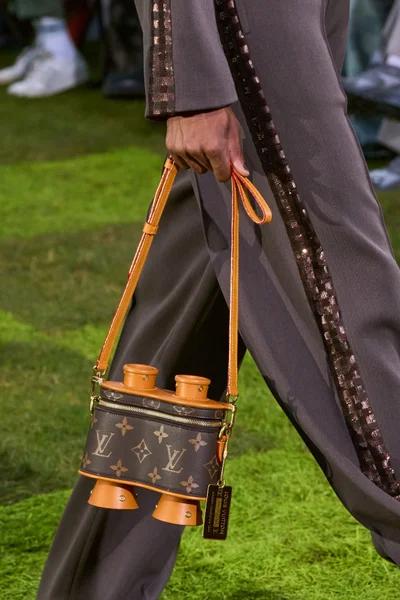 Look 75